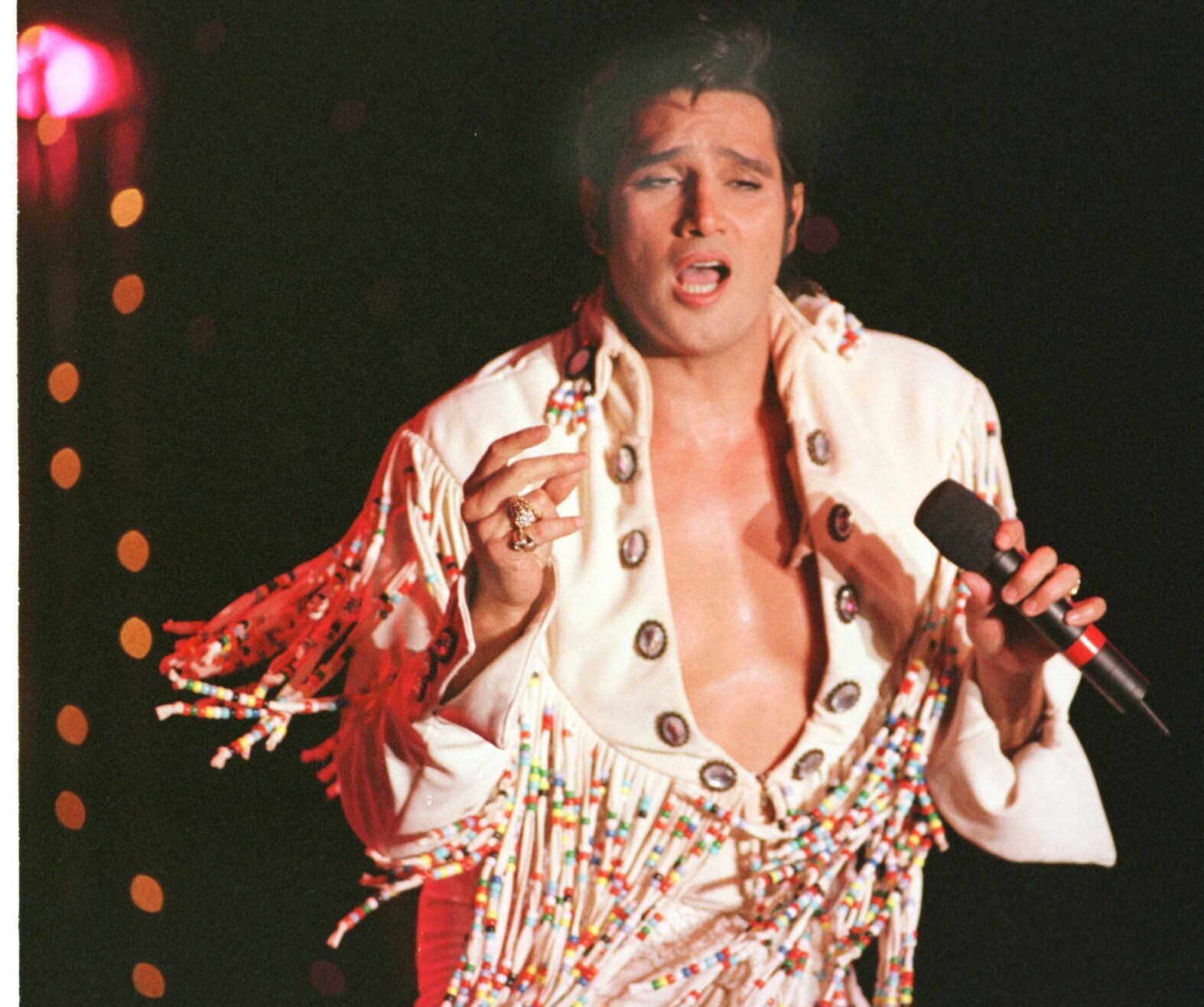 Elvis is not dead....heÕs at the Bally's Park Place revue "Legends in Concert."